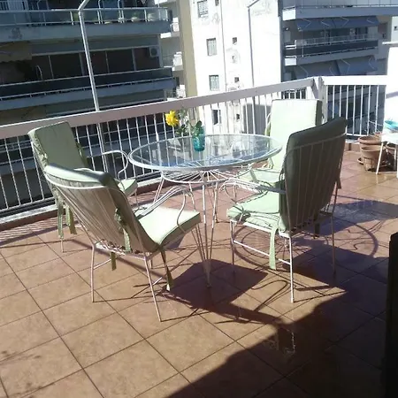 Διαμέρισμα Cozy Penthouse Next To Metro Station